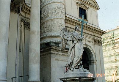 カール教会の入口 右