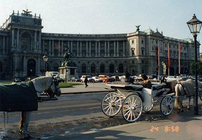 �n�͖ѕz�̂悤�Ȃ��̂𒅂����Ă���