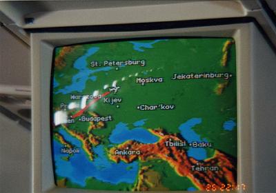 機内の現在地のディスプレイ もうすぐモスクワ